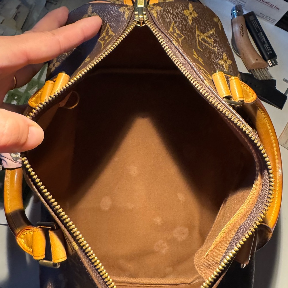 Louis Vuitton Monogram Speedy 30 - Picture 13 of 16